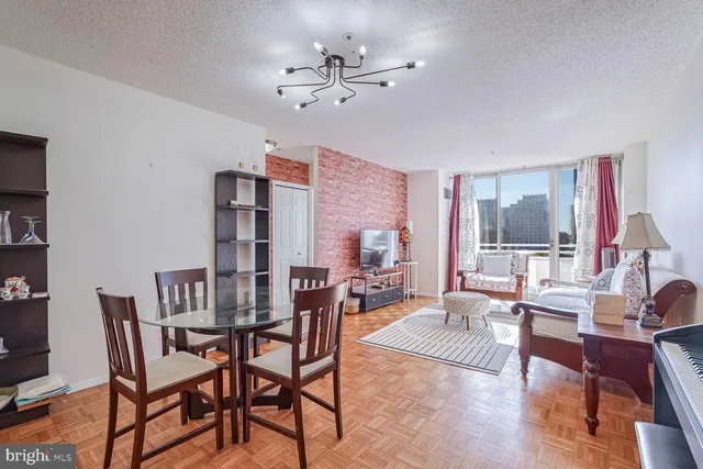 $2,995 | 4801 Fairmont Avenue, Unit 904, Bethesda, MD 20814