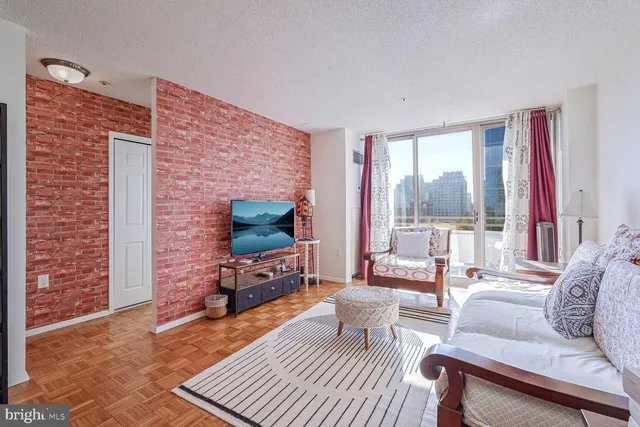 $2,995 | 4801 Fairmont Avenue, Unit 904, Bethesda, MD 20814