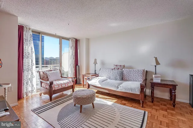 $2,995 | 4801 Fairmont Avenue, Unit 904, Bethesda, MD 20814