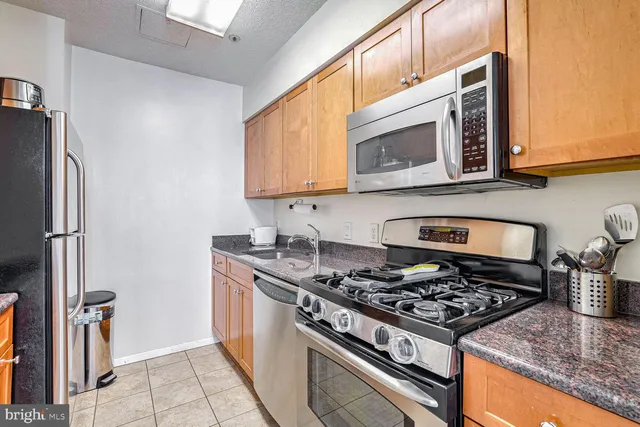 $2,995 | 4801 Fairmont Avenue, Unit 904, Bethesda, MD 20814