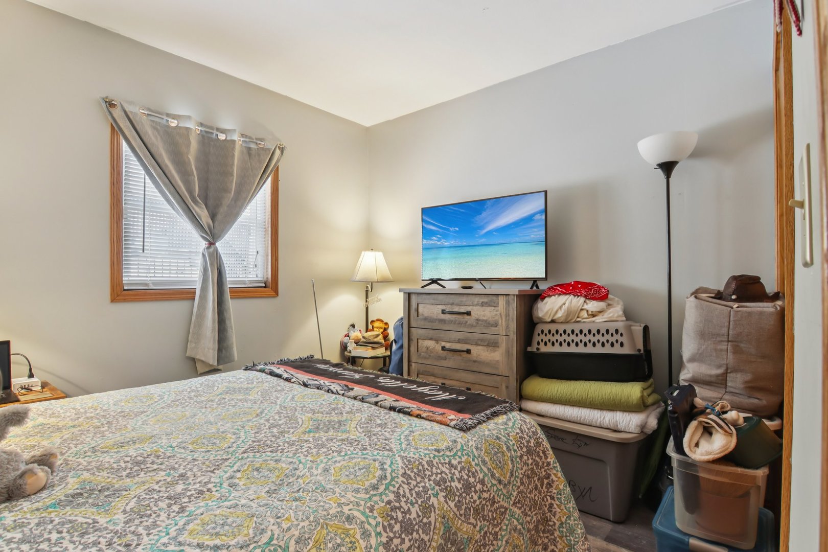 327 Hickory Avenue Romeoville, IL 60446 - Photo 20 of 33 a bedroom with a bed and a closet