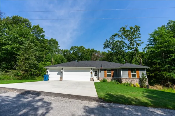 $2,095 | 19 Ironside Lane, Bella Vista, AR 72715