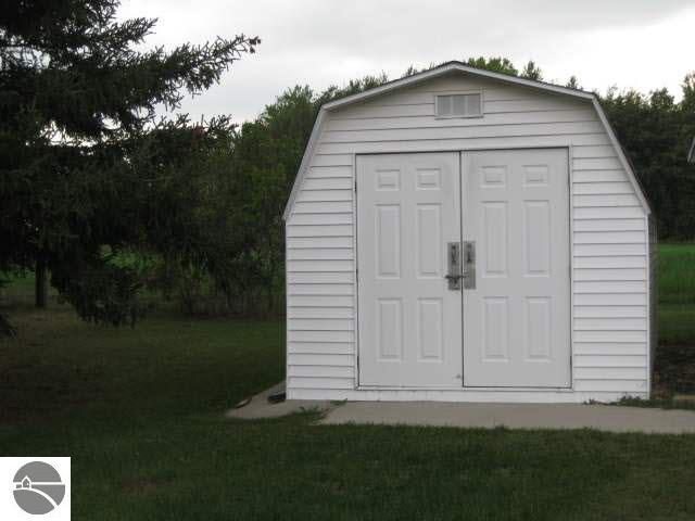 606 South School Road Sterling, MI 48659 - Photo 6 of 6 1750868-5.JPG