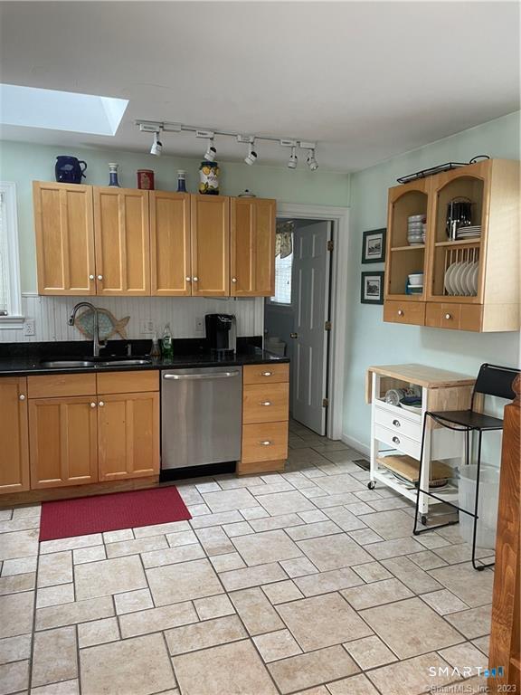 151 Chapman Beach Road Westbrook, CT 06498 - Photo 7 of 29 kitchen
