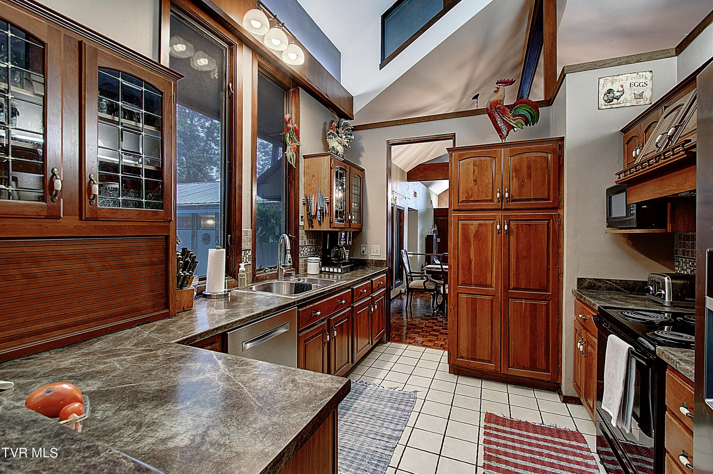 329 Hidden Valley Road Kingsport, TN 37663 - Photo 16 of 60 16