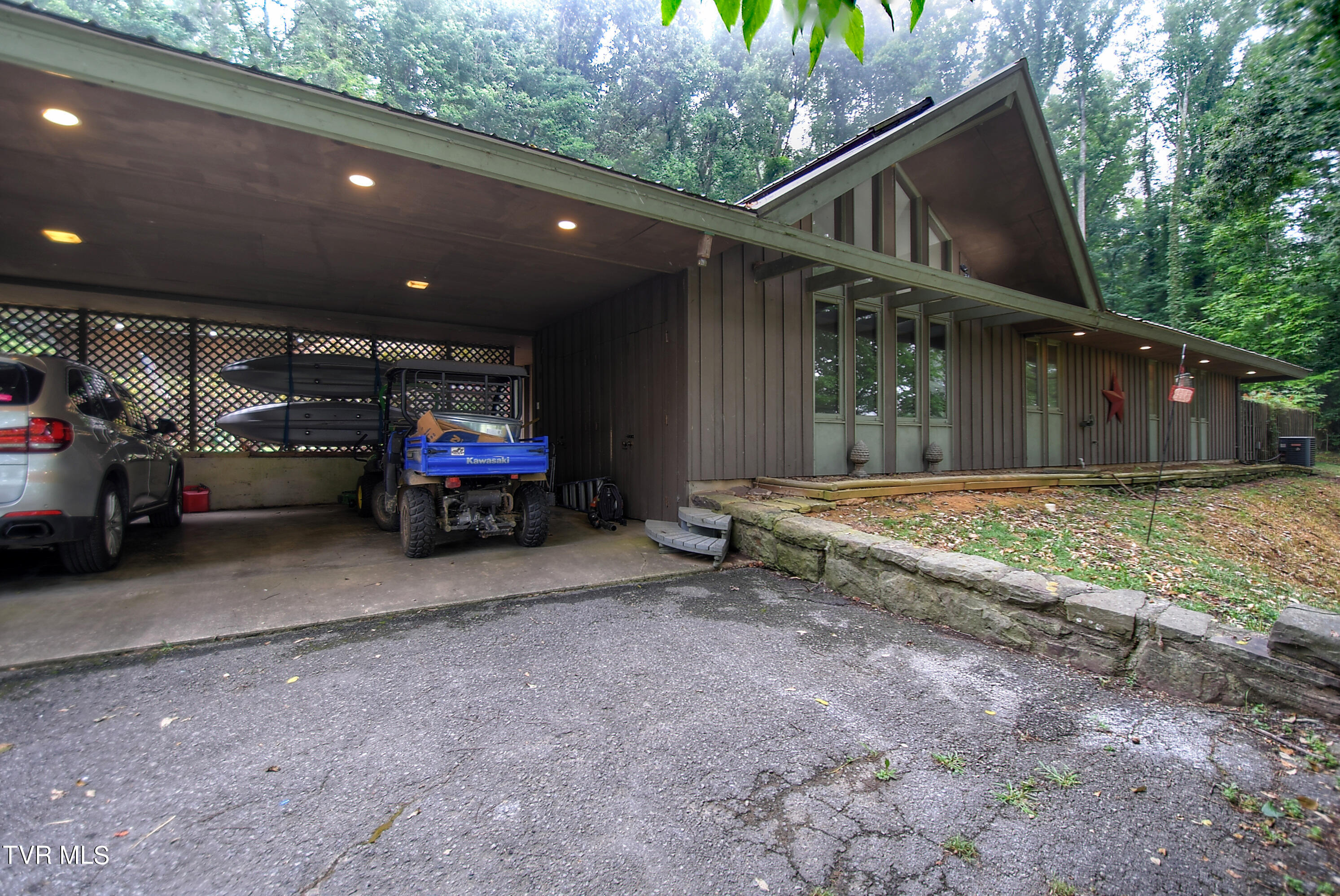 329 Hidden Valley Road Kingsport, TN 37663 - Photo 3 of 60 3