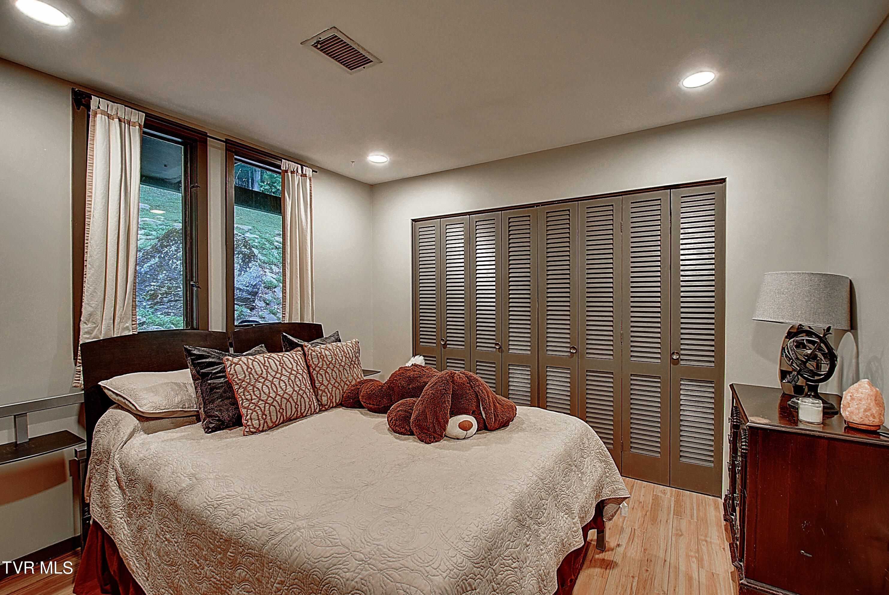 329 Hidden Valley Road Kingsport, TN 37663 - Photo 37 of 60 32