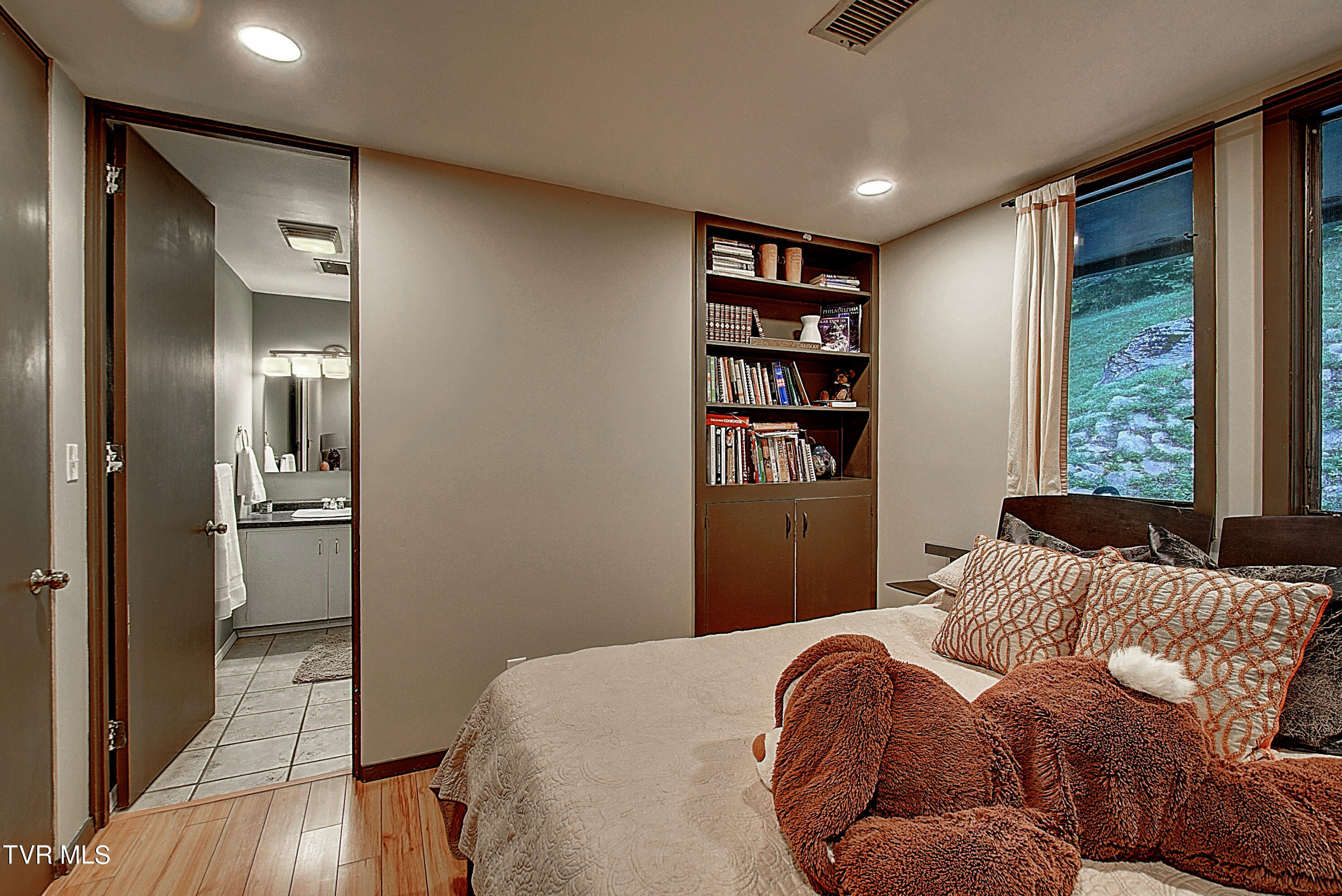 329 Hidden Valley Road Kingsport, TN 37663 - Photo 38 of 60 33