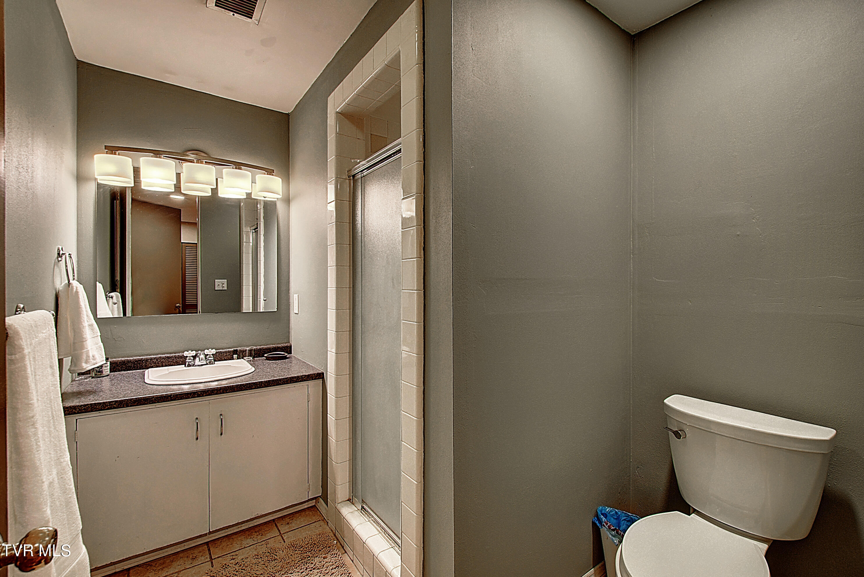 329 Hidden Valley Road Kingsport, TN 37663 - Photo 39 of 60 34