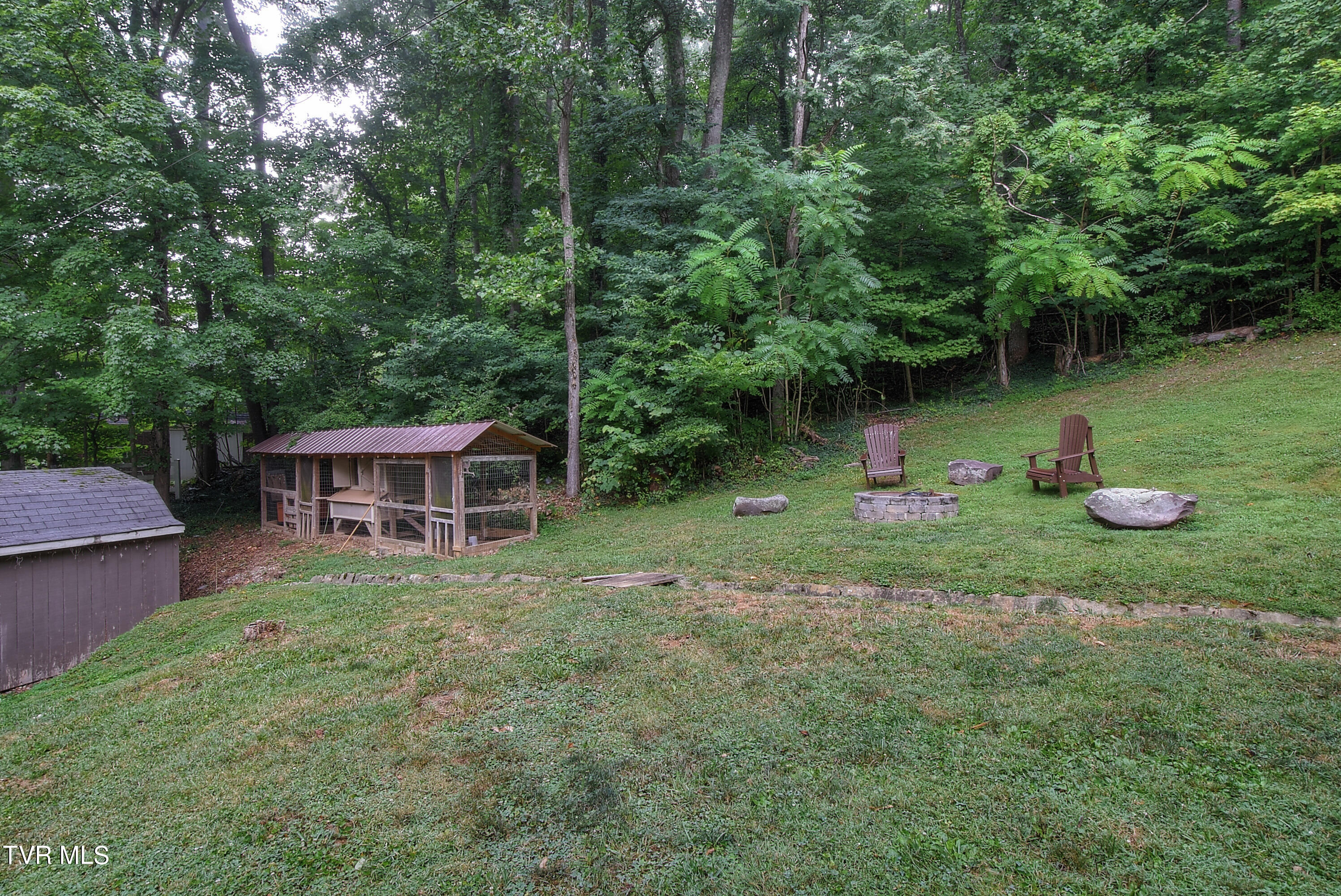 329 Hidden Valley Road Kingsport, TN 37663 - Photo 4 of 60 4