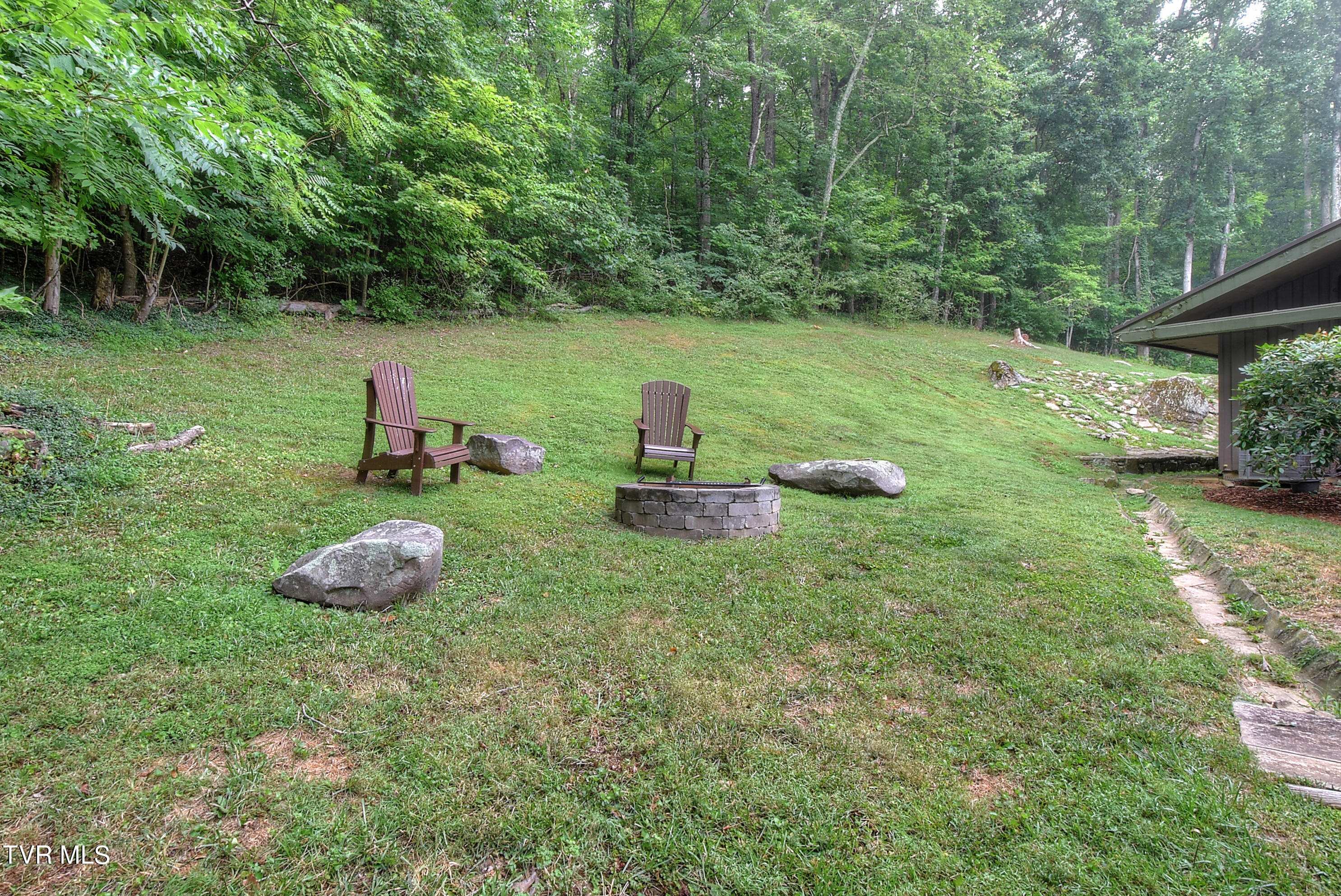 329 Hidden Valley Road Kingsport, TN 37663 - Photo 5 of 60 5