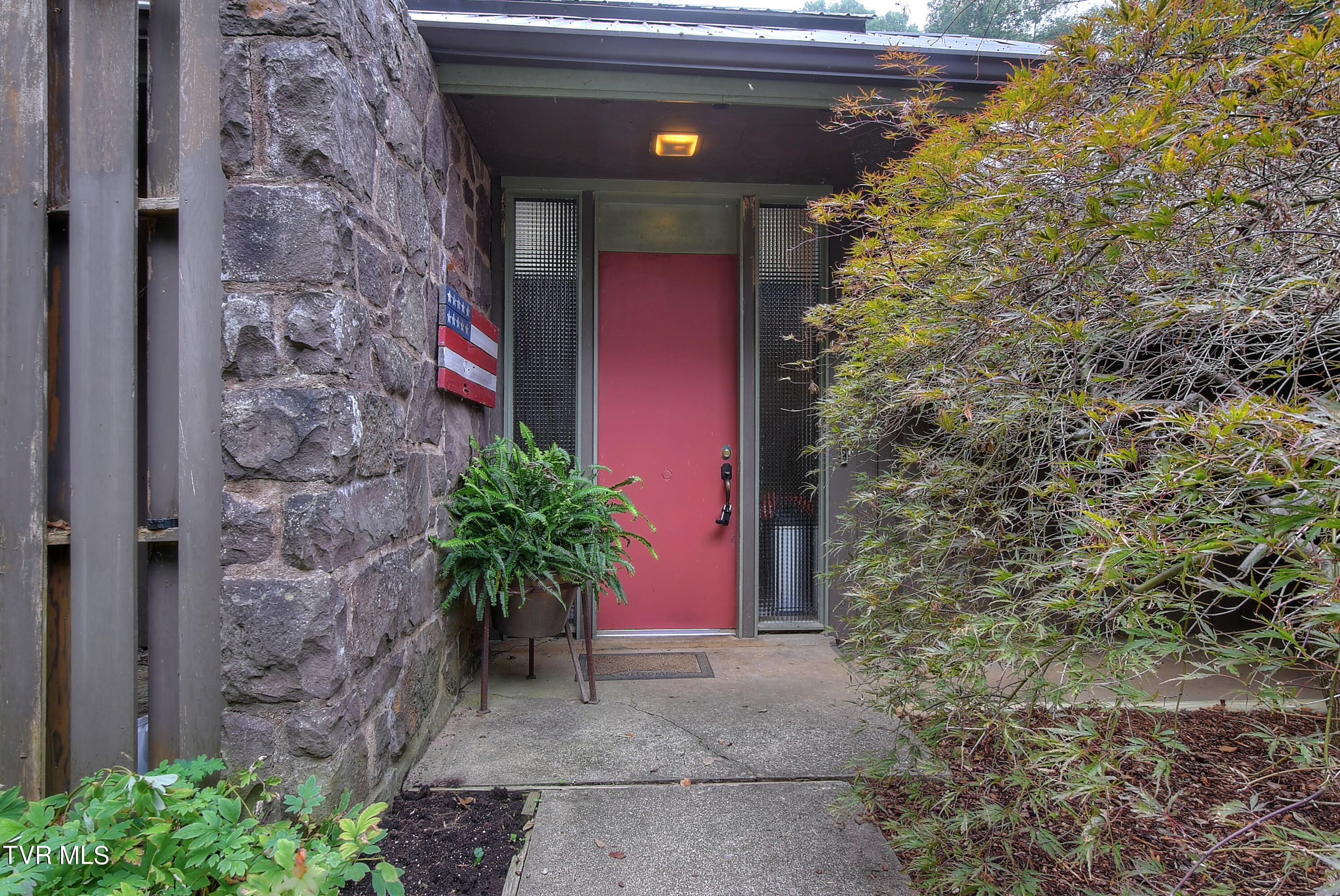 329 Hidden Valley Road Kingsport, TN 37663 - Photo 8 of 60 8