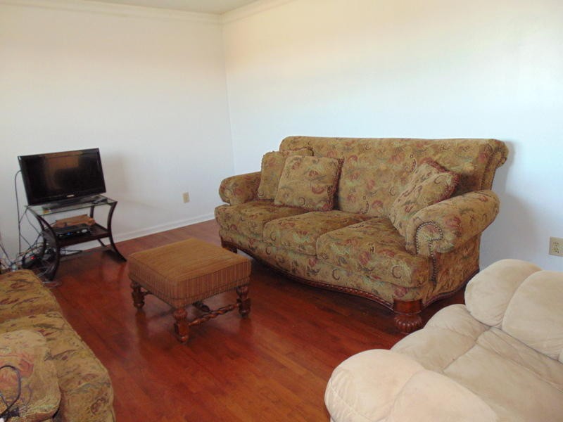 122 Lakescene Road Kingston, TN 37763 - Photo 9 of 37 a living room with furniture and a flat screen tv