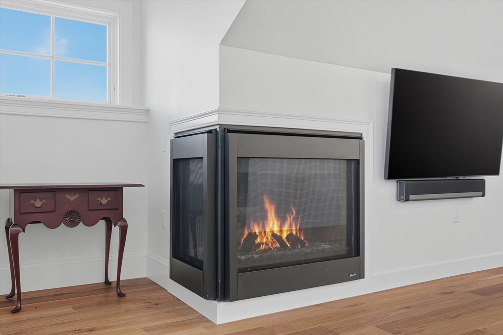 151 High Street, Unit 3B Newburyport, MA 01950 - Photo 13 of 39 a room with a fireplace
