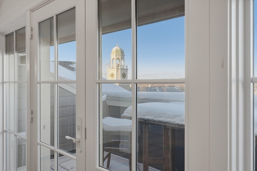 151 High Street, Unit 3B Newburyport, MA 01950 - Photo 31 of 39 a bathroom with a glass shower door