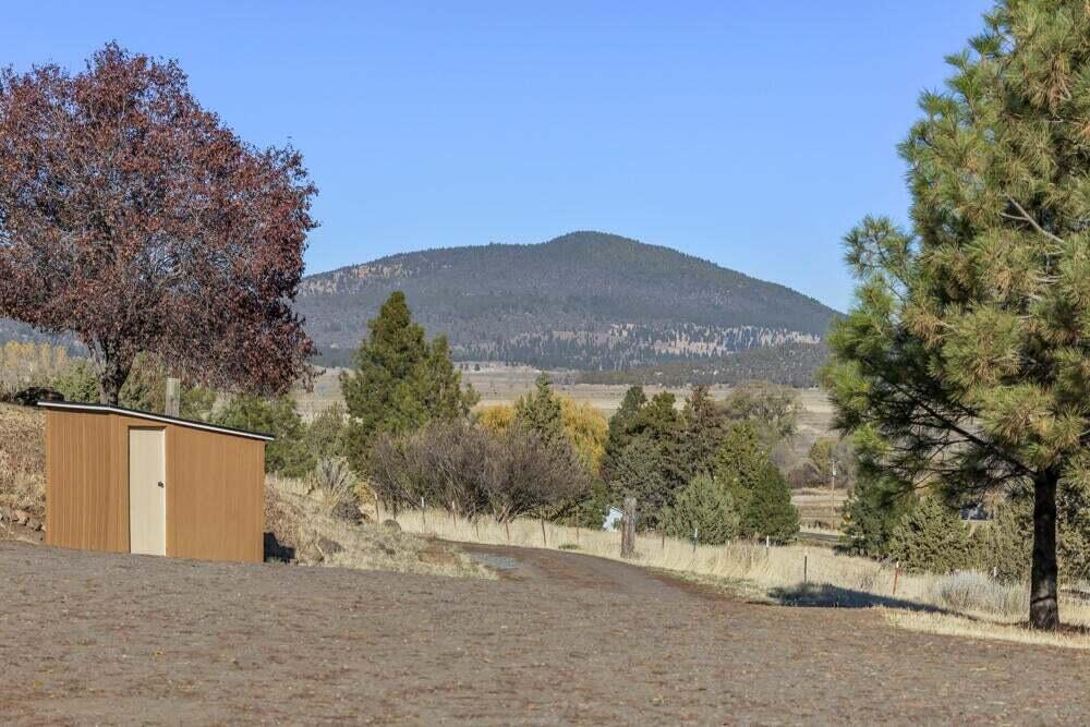 17550 South Poe Valley Road Klamath Falls, OR 97603 - Photo 50 of 59 a view of a road with a yard