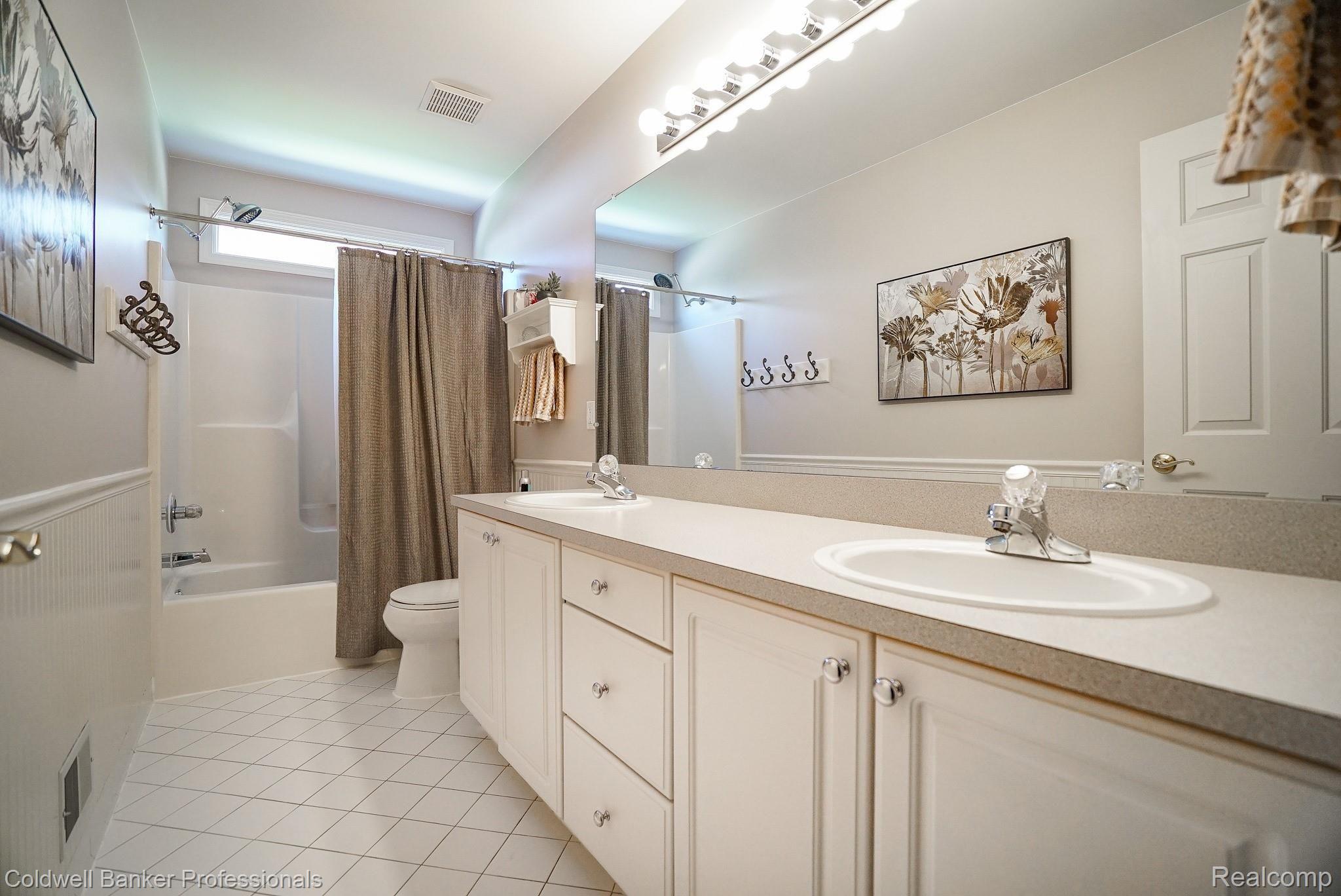3822 Red Root Road Lake Orion, MI 48360 - Photo 28 of 42 3822-Red-Root-Rd-30.JPG