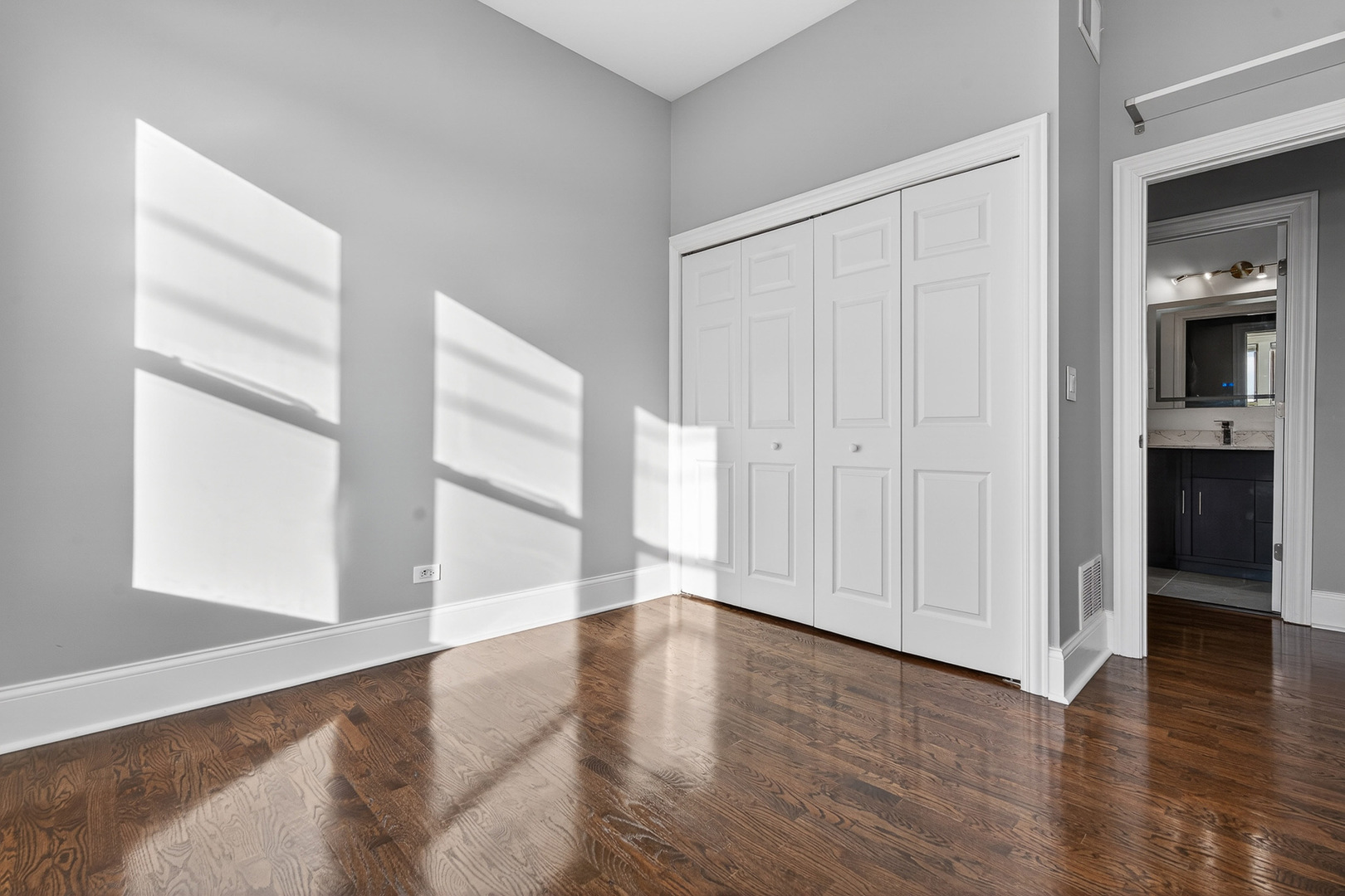 4646 South Prairie Avenue, Unit 2S Chicago, IL 60653 - Photo 16 of 32 an empty room with wooden floor & windows