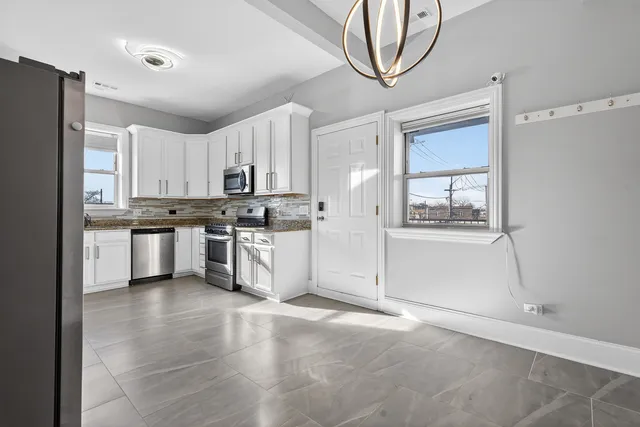 $375,000 | 4646 South Prairie Avenue, Unit 2S, Chicago, IL 60653