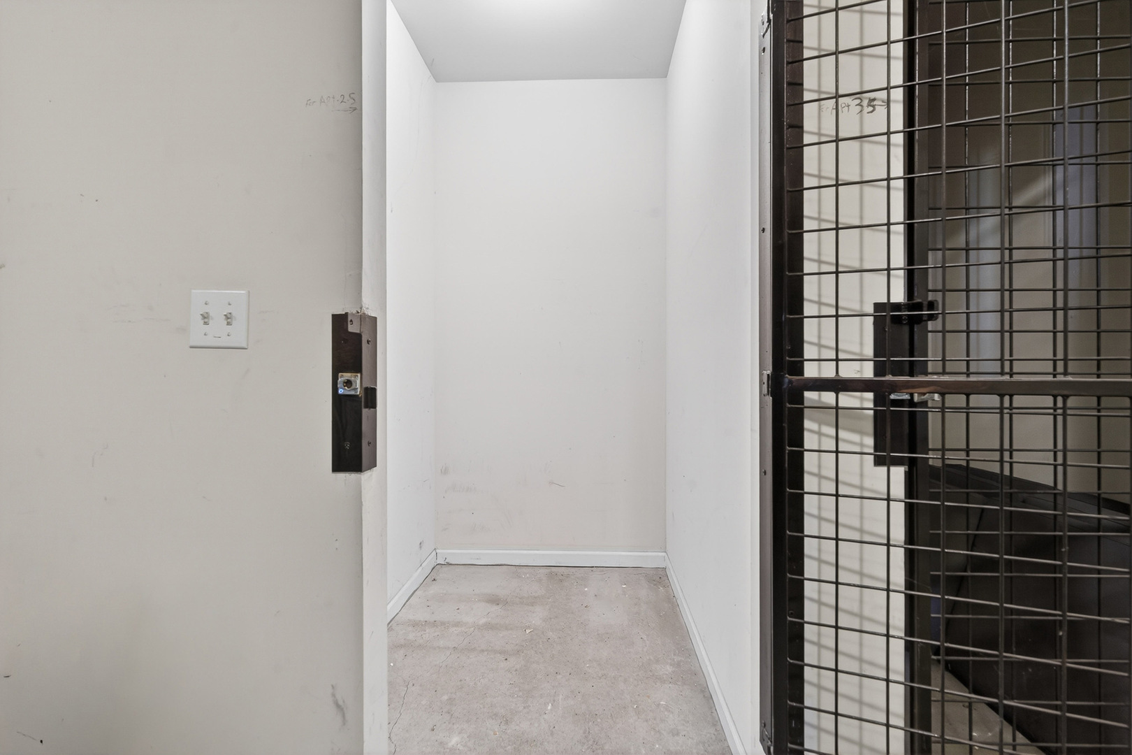 4646 South Prairie Avenue, Unit 2S Chicago, IL 60653 - Photo 27 of 32 a view of a bathroom