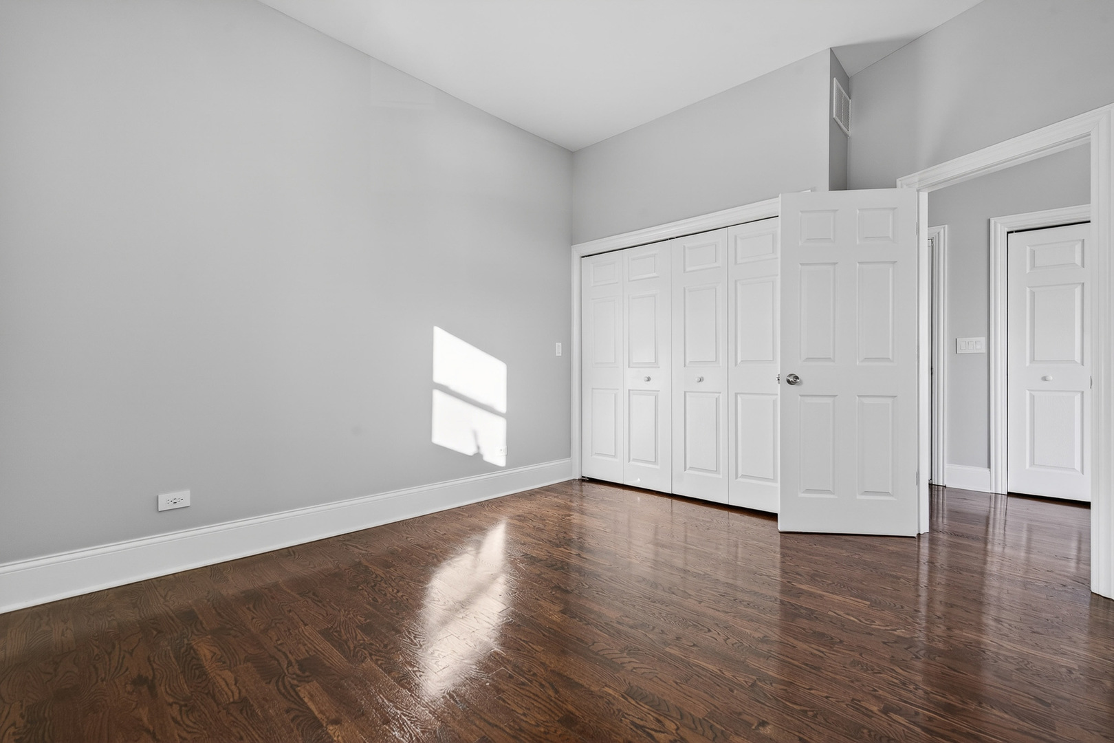 4646 South Prairie Avenue, Unit 2S Chicago, IL 60653 - Photo 7 of 32 a view of an empty room with wooden floor and a window