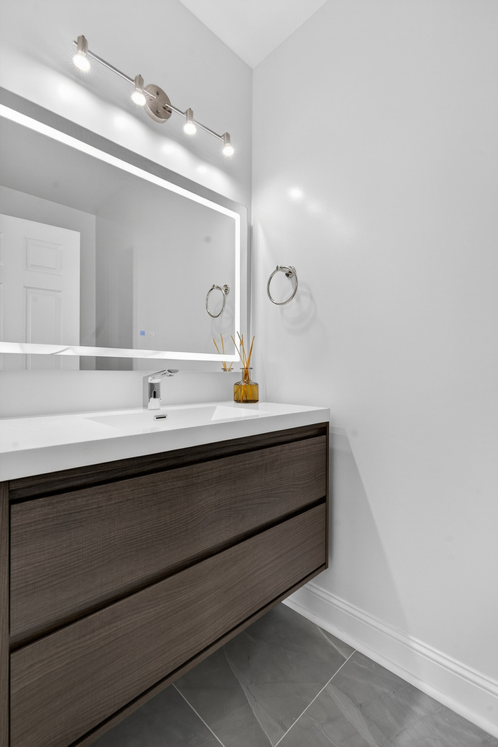 4646 South Prairie Avenue, Unit 2S Chicago, IL 60653 - Photo 8 of 32 a bathroom with a sink and a mirror