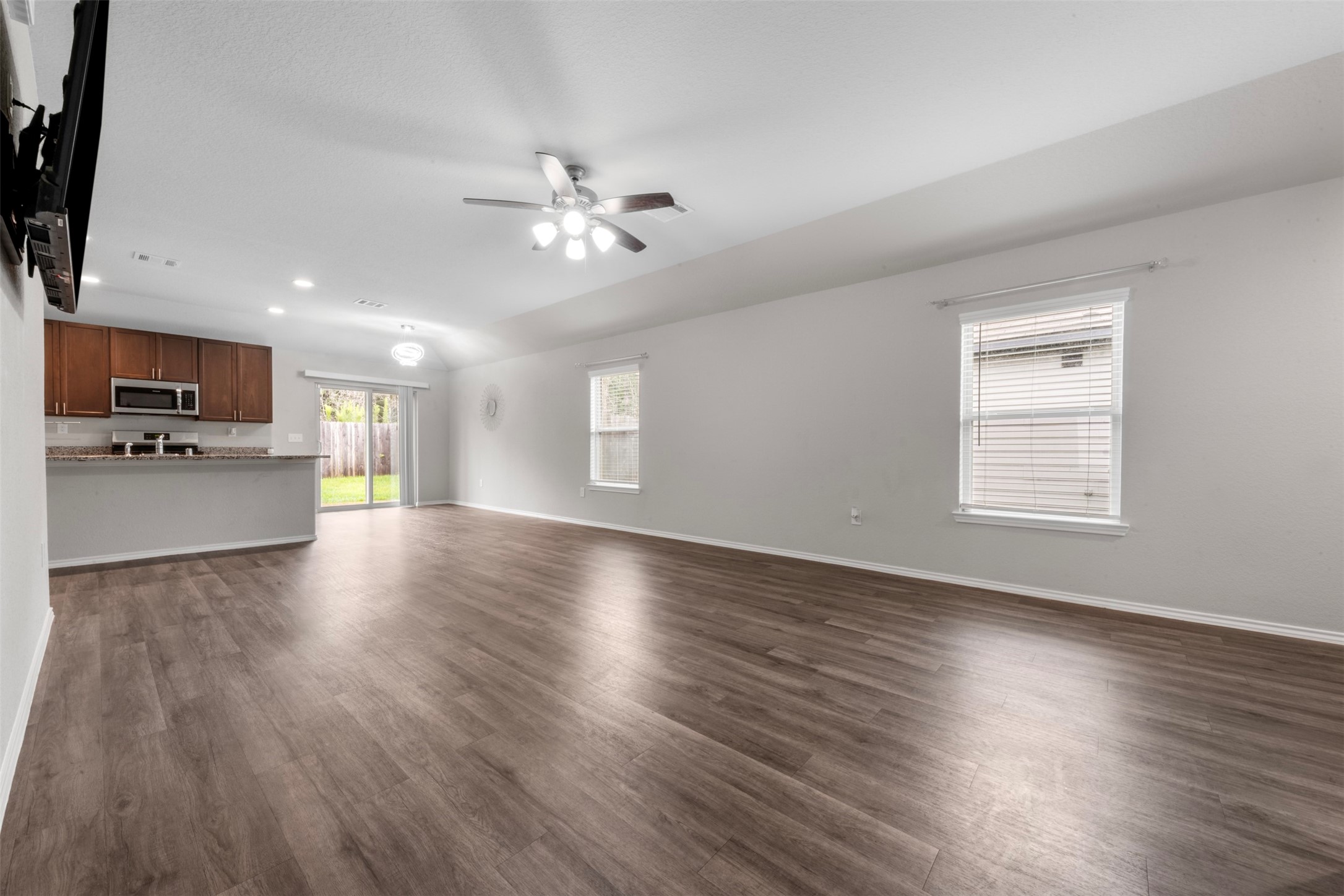 10061 Spring Creek Road Cleveland, TX 77327 - Photo 6 of 27