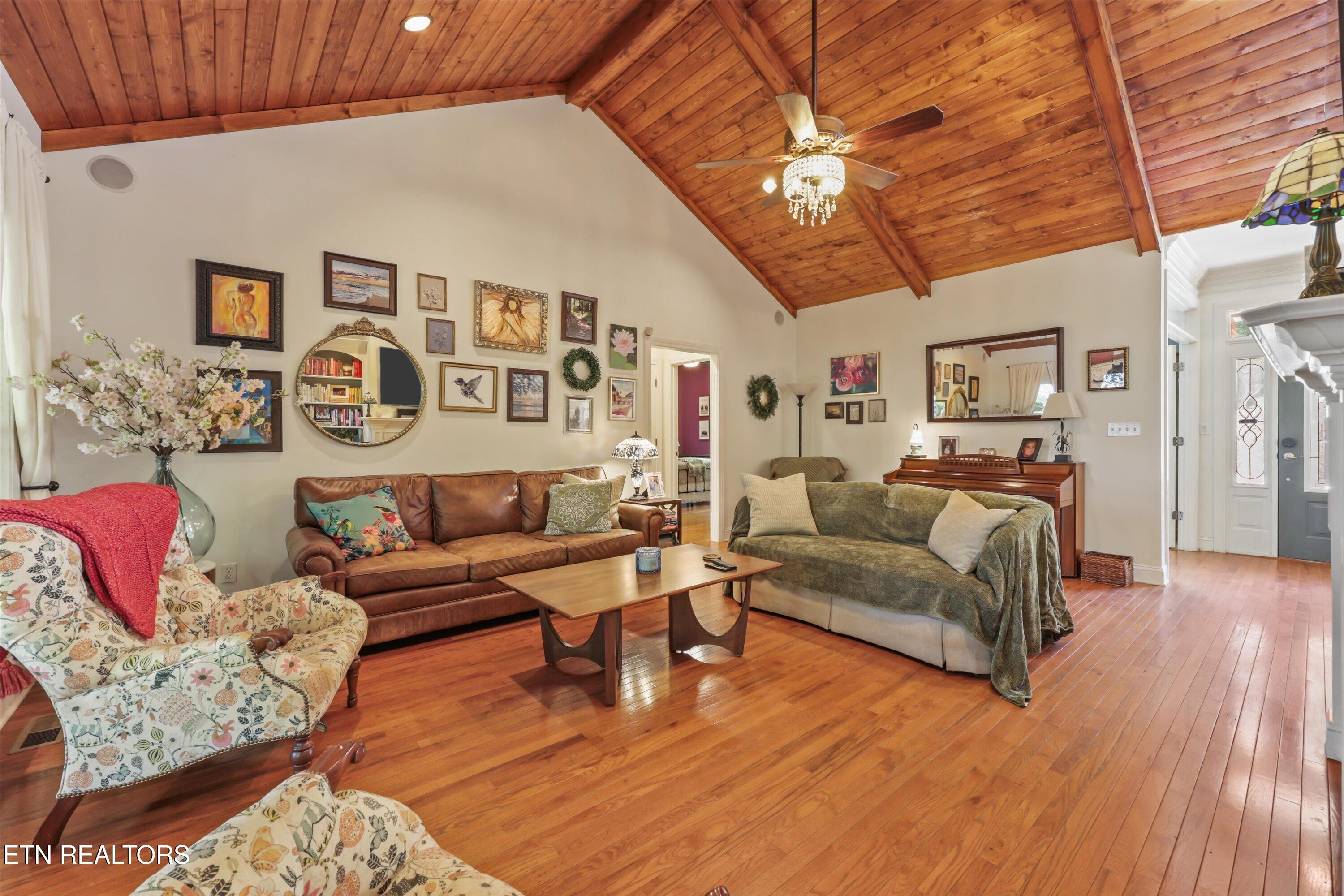 103 Winchester Circle Oak Ridge, TN 37830 - Photo 13 of 58 13-103 Winchester Cir 016