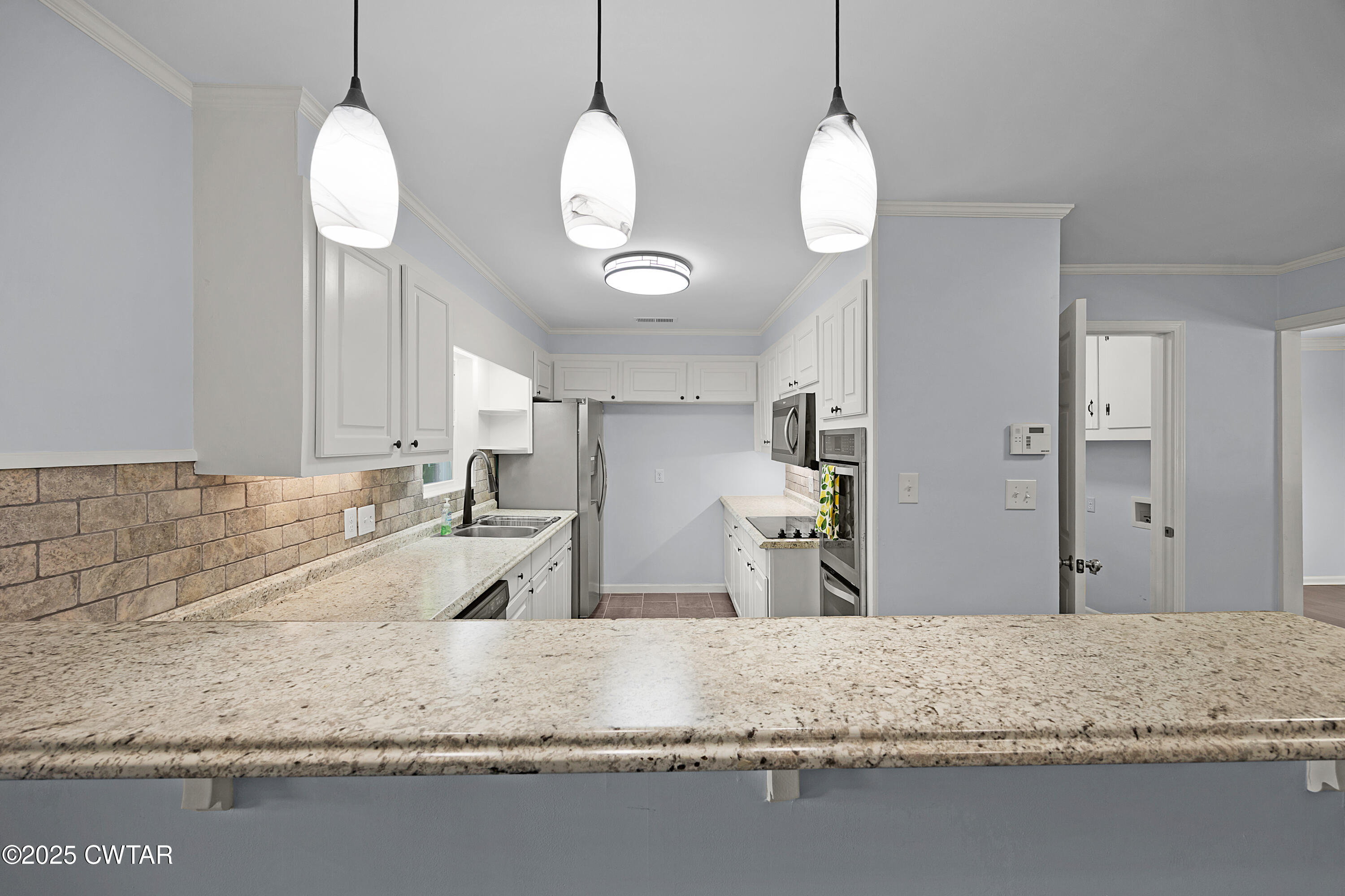 105 Dixie Lane Jackson, TN 38301 - Photo 10 of 25 a view of a kitchen and a chandelier