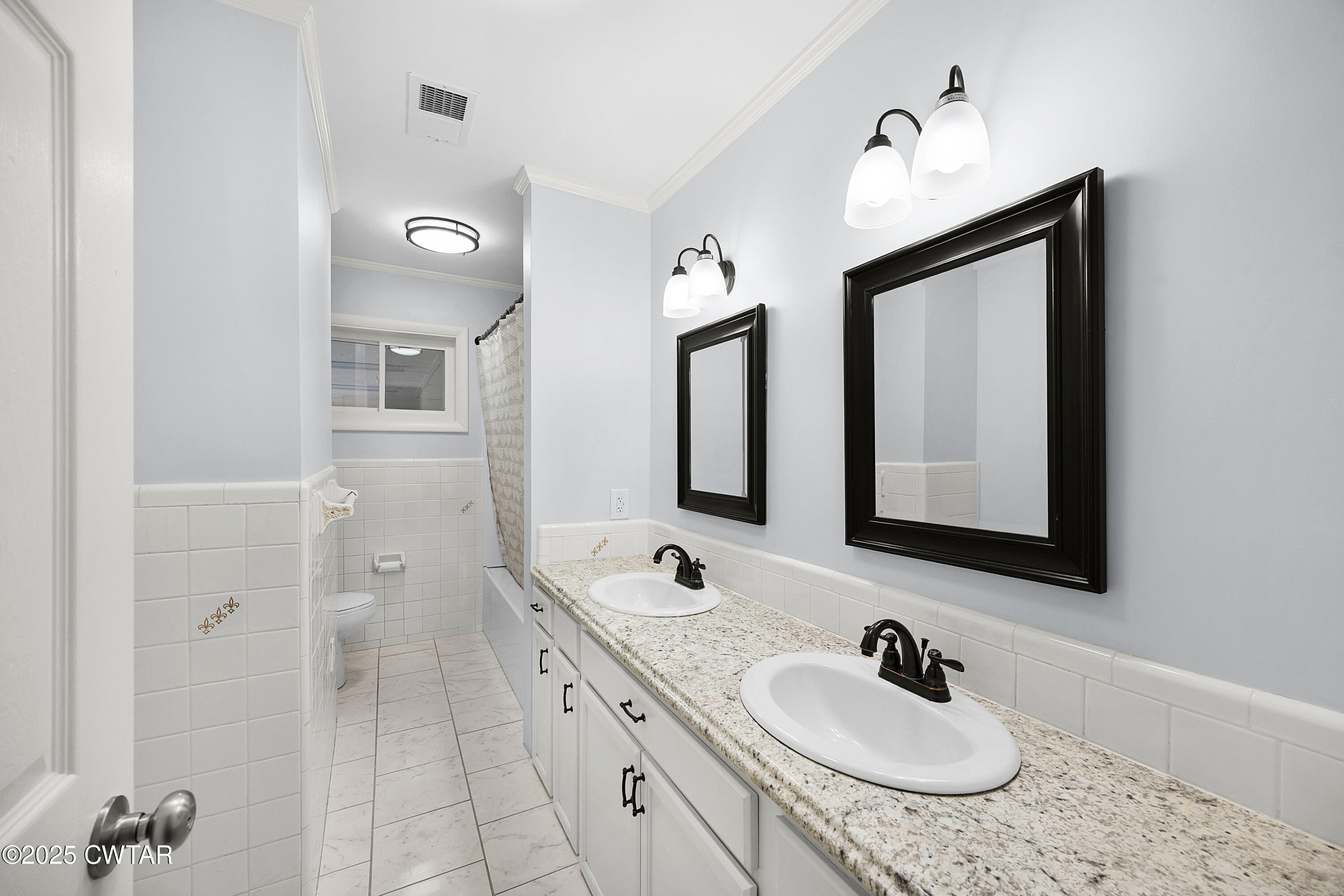 105 Dixie Lane Jackson, TN 38301 - Photo 16 of 25 a bathroom with 2 sink and a mirror