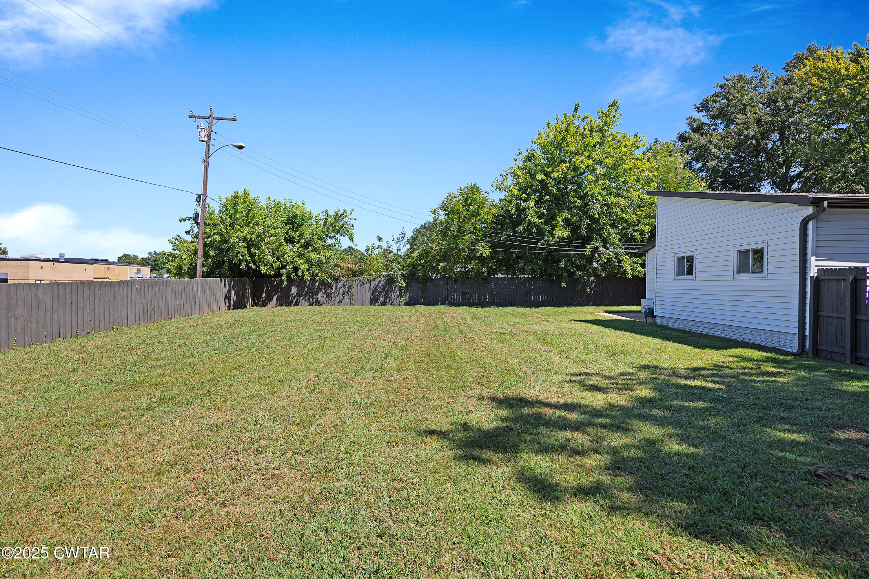 105 Dixie Lane Jackson, TN 38301 - Photo 23 of 25 a backyard of a house