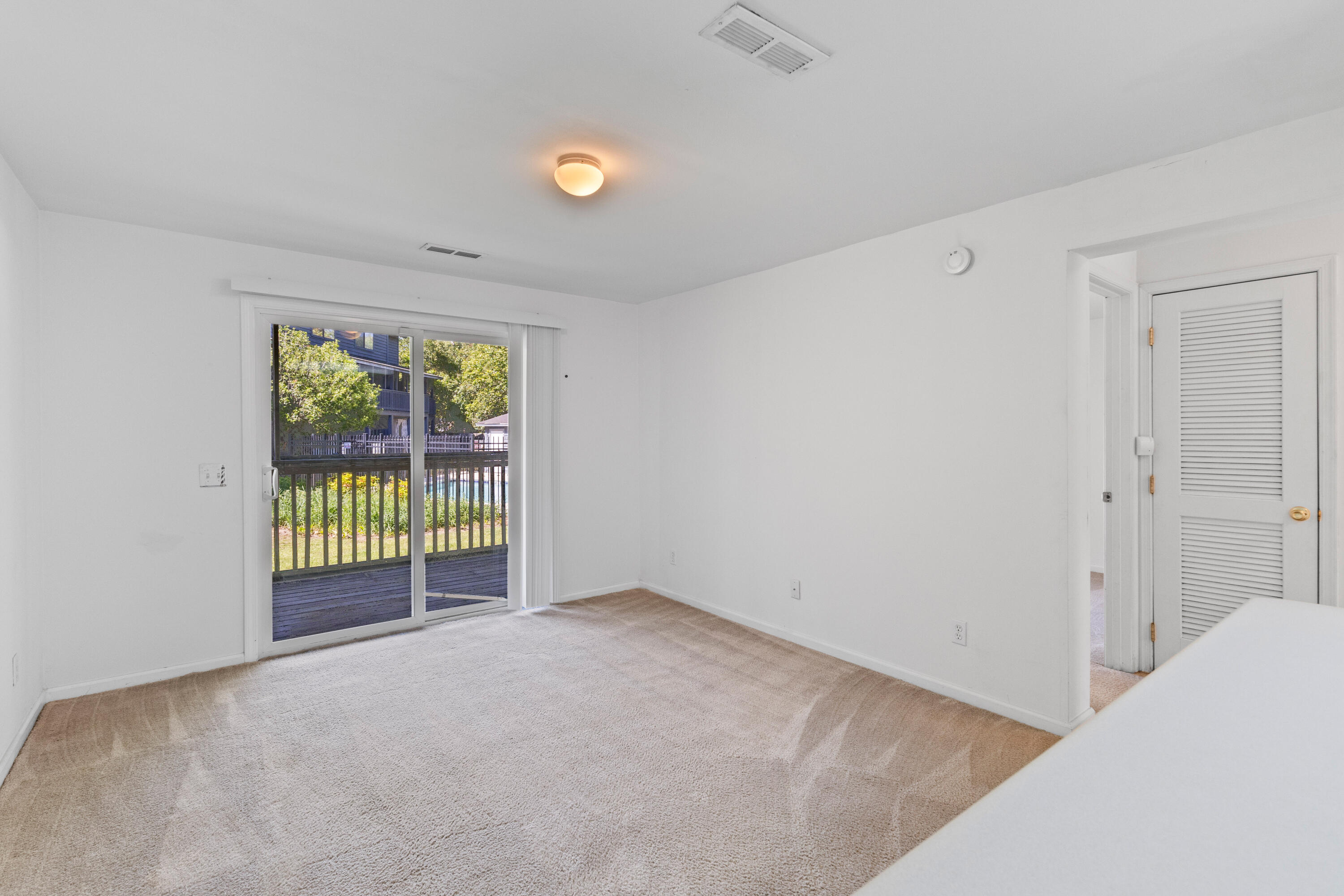 1530 Fort Johnson Road, Unit 3C Charleston, SC 29412 - Photo 7 of 22 Living Room