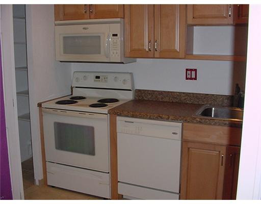 7901 South Colony Circle, Unit 203 Tamarac, FL 33321 - Photo 2 of 10 Kitchen