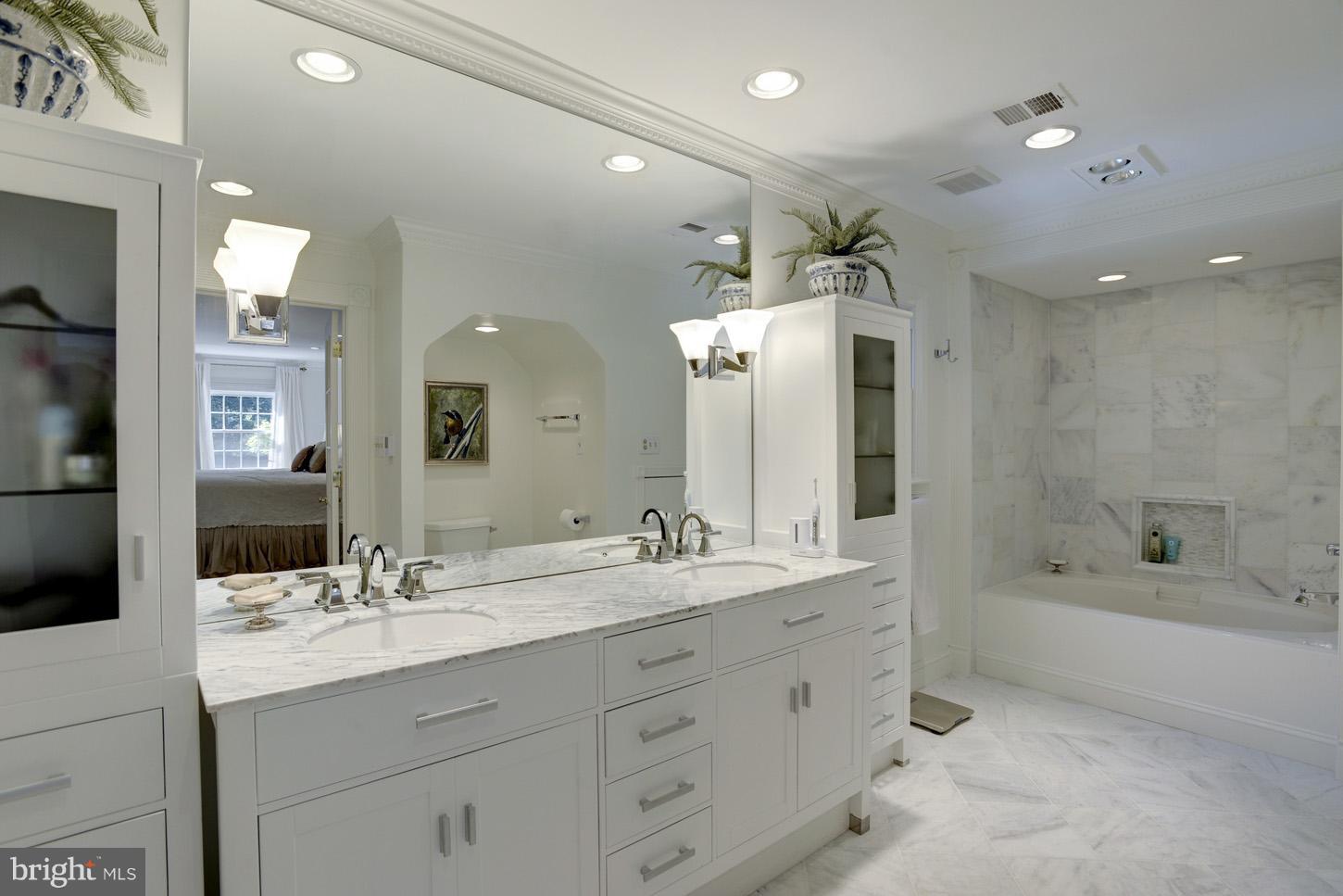 312 Runner Road Great Falls, VA 22066 - Photo 13 of 30 Master Bath with Soaking Tub