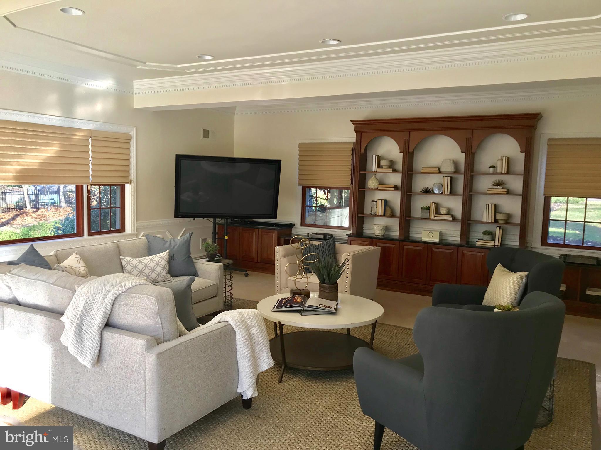 312 Runner Road Great Falls, VA 22066 - Photo 8 of 30 Expansive Family Room off Kitchn