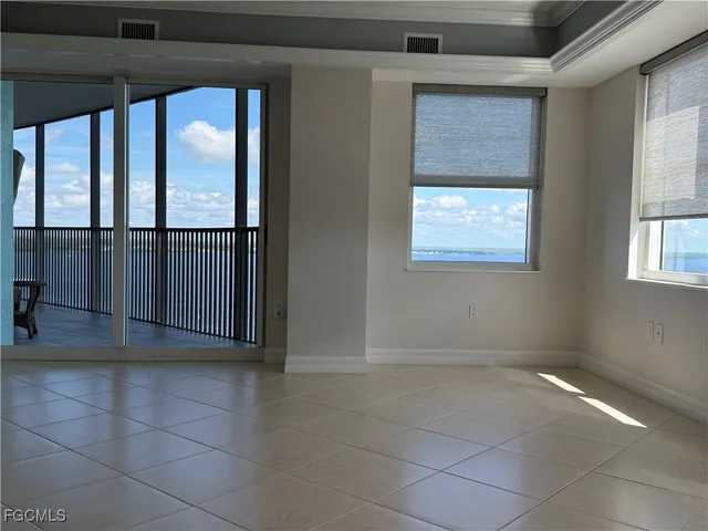 a view of an empty walk in closet