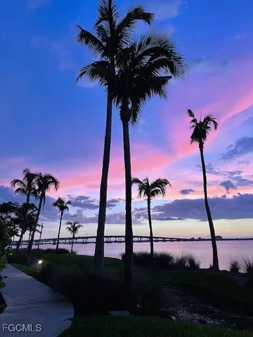 a view of livingroom with furniture