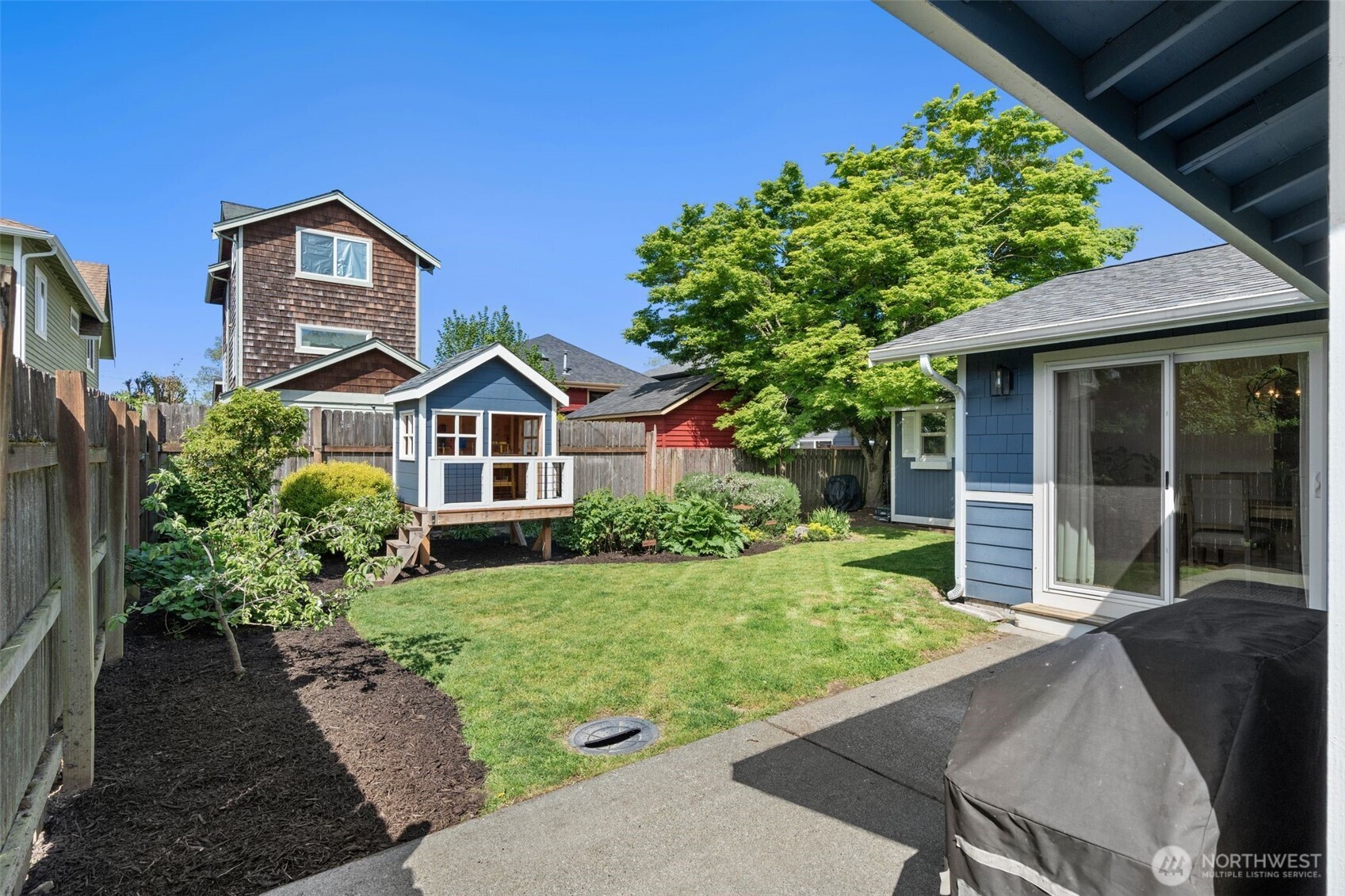 4129 19th Avenue Southwest Seattle, WA 98106 - Photo 26 of 34 a front view of a house with garden
