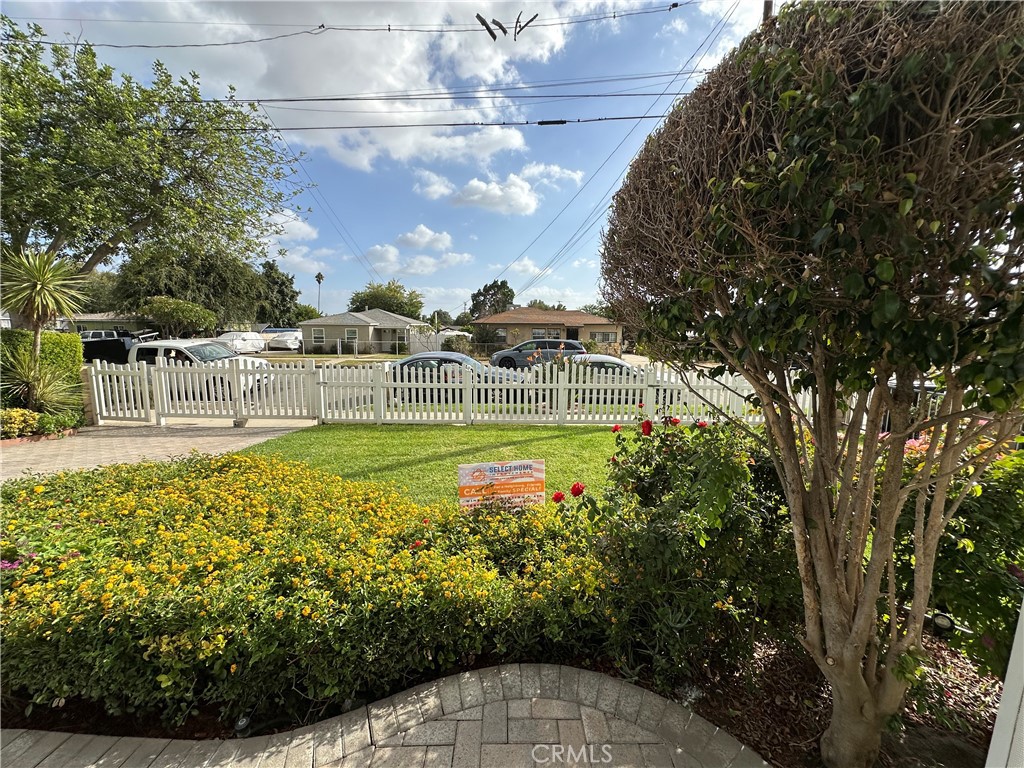441 Hurstview Avenue Monrovia, CA 91016 - Photo 4 of 16 a view of a garden with a bench