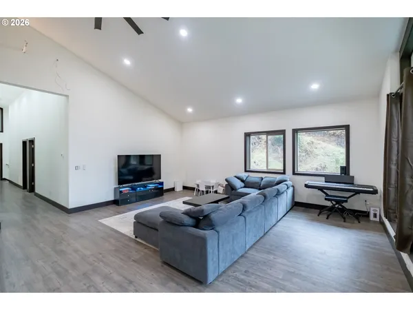 $750,000 | 33005 Berlin Road, Lebanon, OR 97355