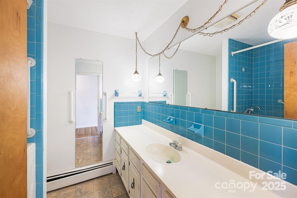 7 Brookshire Road Leicester, NC 28748 - Photo 19 of 40 a bathroom with a tub a sink and a mirror