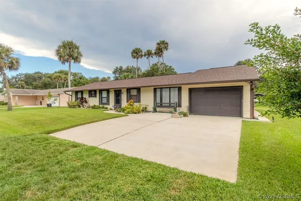 a front view of house with yard