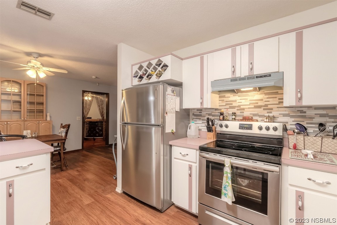 2804 Mango Tree Drive Edgewater, FL 32141 - Photo 9 of 29 a kitchen with a stove a refrigerator and a sink