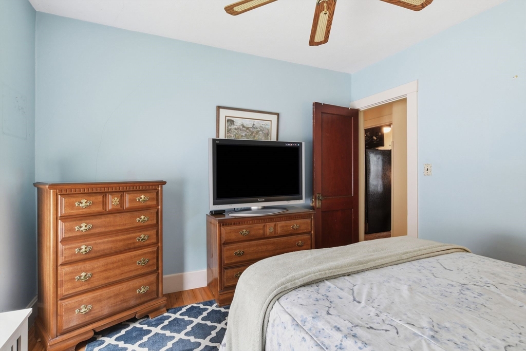 54 Thorndyke Street Springfield, MA 01118 - Photo 25 of 35