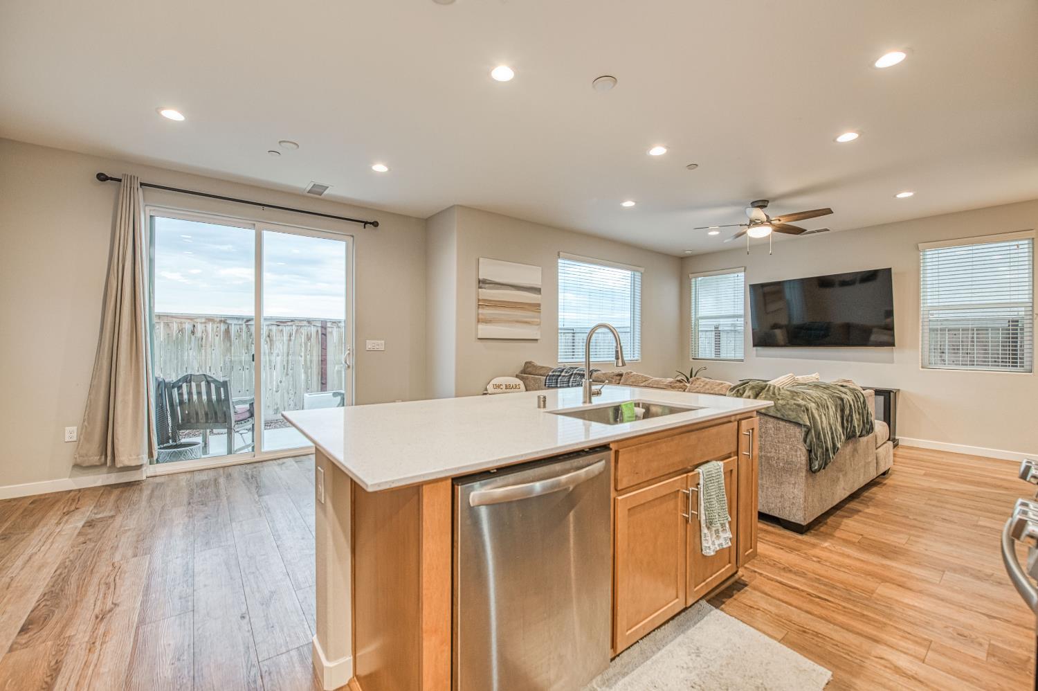 580 McCaffrey Way Madera, CA 93636 - Photo 12 of 42