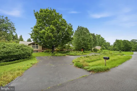 $1,100,000 | 4920 Brook Hills Drive, Annandale, VA 22003