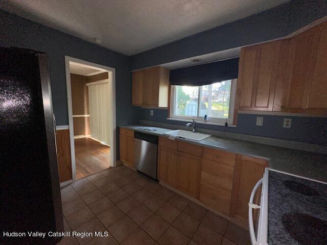 4 Merrick Road Poughkeepsie, NY 12603 - Photo 4 of 14 Kitchen