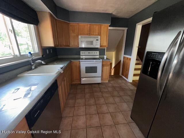 4 Merrick Road Poughkeepsie, NY 12603 - Photo 5 of 14 Kitchen 2