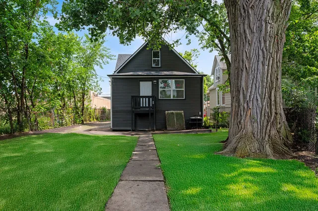 $259,900 | 64 East 102nd Place, Chicago, IL 60628