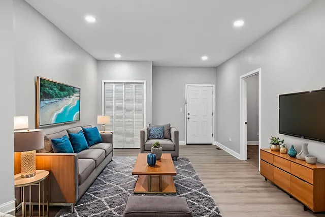 $259,900 | 64 East 102nd Place, Chicago, IL 60628